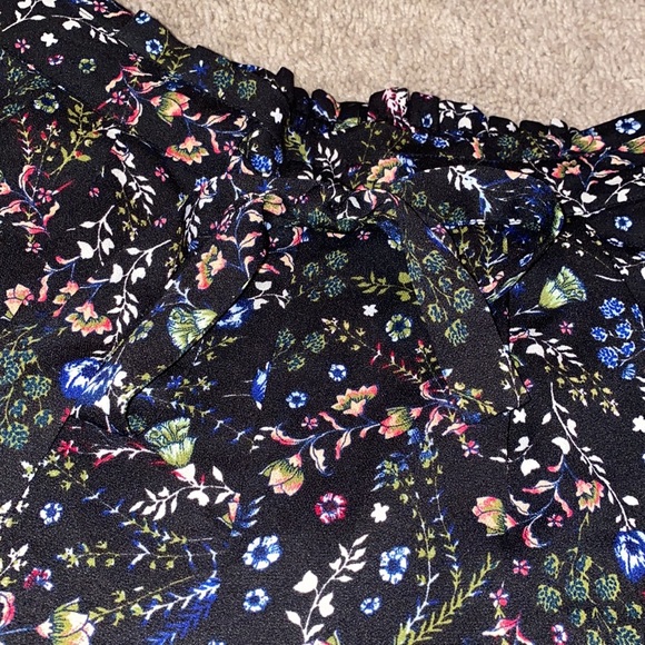 Paper bag style printed shorts - Picture 2 of 2